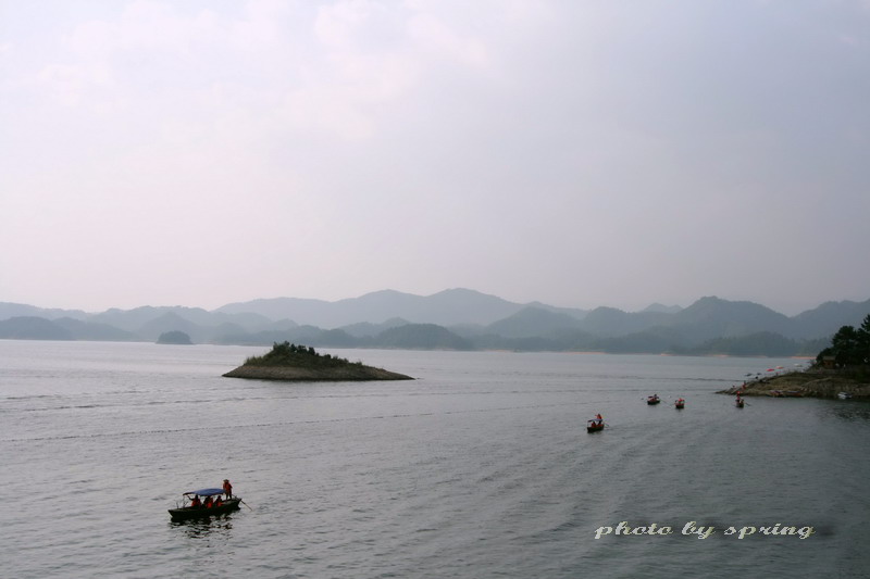 千岛湖上泛小舟 摄影 大宝大