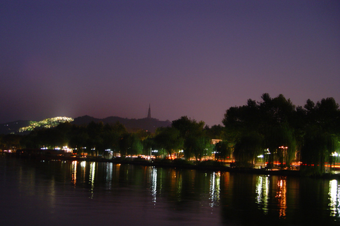 西湖北岸夜景 摄影 怀能