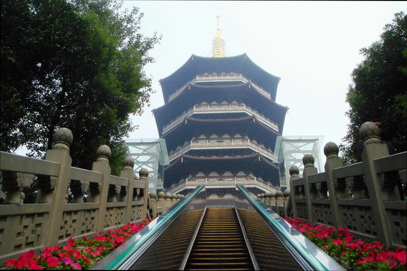 雷峰塔 摄影 雪影越风