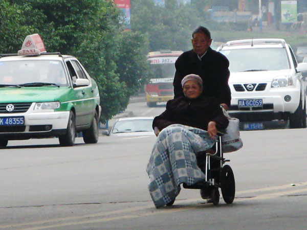 车流中的“首长（手掌）车” 摄影 快乐瞬间