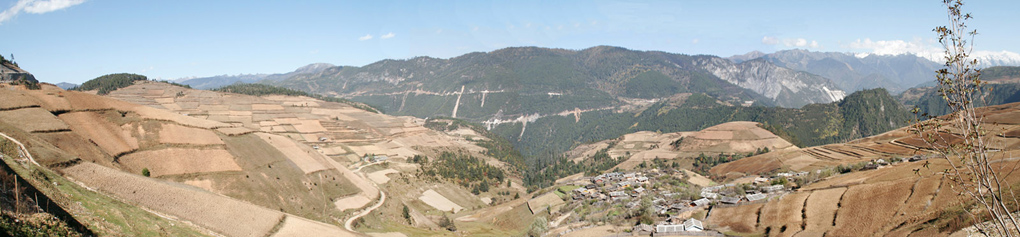 滇西高原——大山里的村庄 摄影 庆安村夫