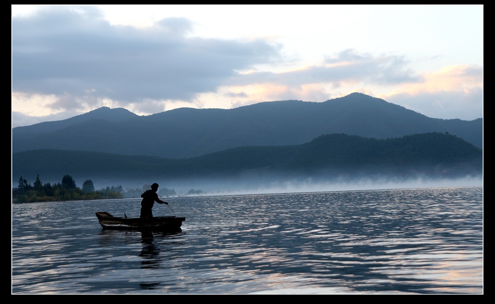 泸沽湖之晨 摄影 阿么尔