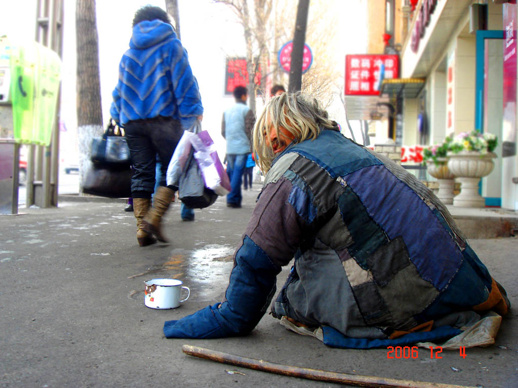 职业企丐的服装道具 摄影 冰城铁警