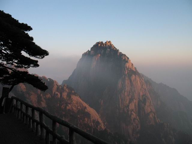 夕照下的天都峰 摄影 色彩丹尼