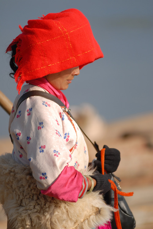 勤劳的摩梭女 摄影 阿斌