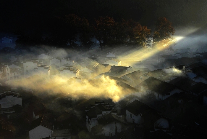 山村晨炊 摄影 黄山根宝