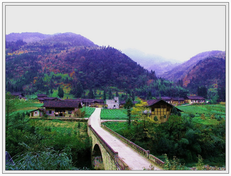 小山村 摄影 霍震