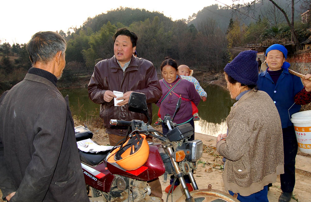 便民服务进山村 摄影 龙池山水