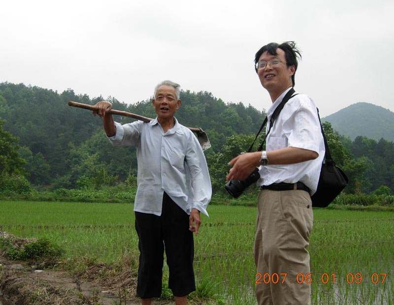 农夫与专家 摄影 小平同志