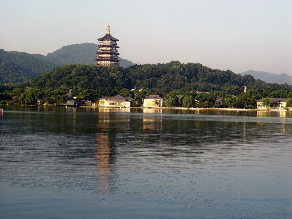 雷峰晓光 摄影 大铃铛