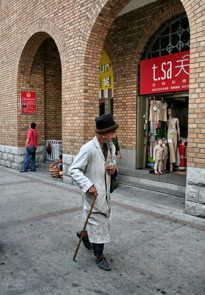 乌鲁木齐街景（形象“先知”） 摄影 芦墟