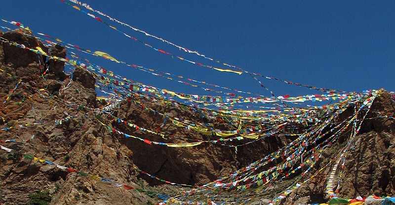 五彩經幡祈平安 摄影 一脸草