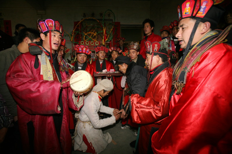 梅山法师之“叩谢” 摄影 发烧友98