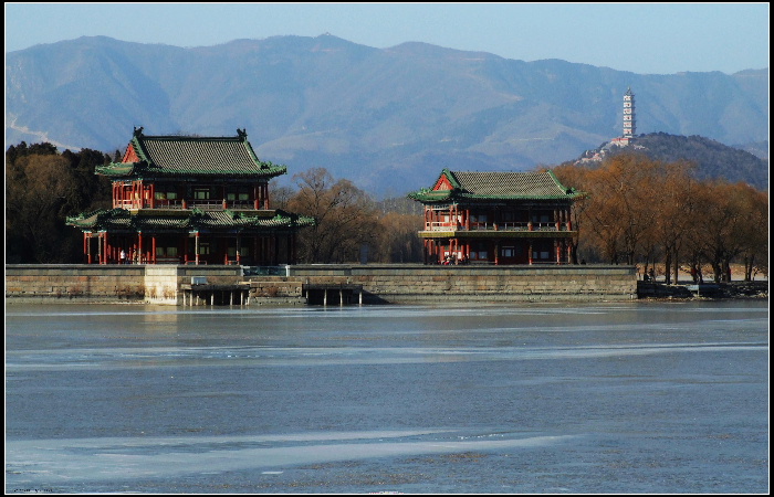 《 冬日颐和园  》.....（3）（西堤景明楼） 摄影 华汉