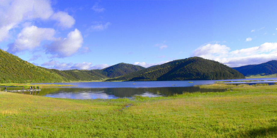 香格里拉属都湖 摄影 厚地天高