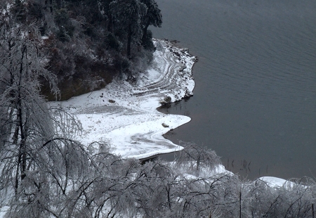 湖畔冰雪 摄影 鼓岭山人