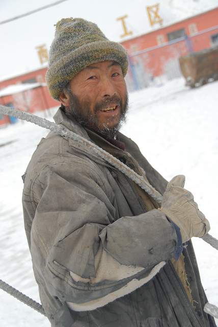 风雪无阻拾荒老 摄影 腾格里