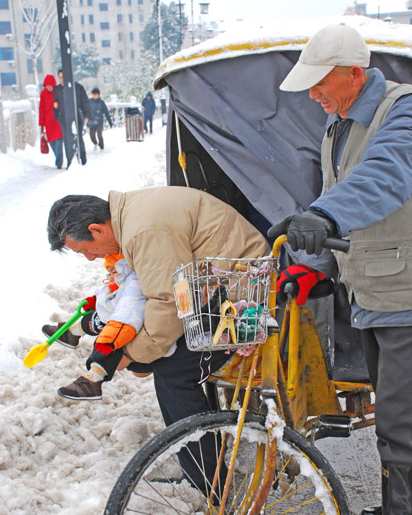 雪中即景－宝宝憋不住了 摄影 赋欲