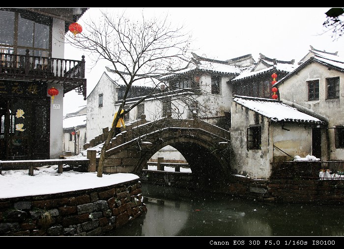 古镇飘雪 摄影 柯闲客