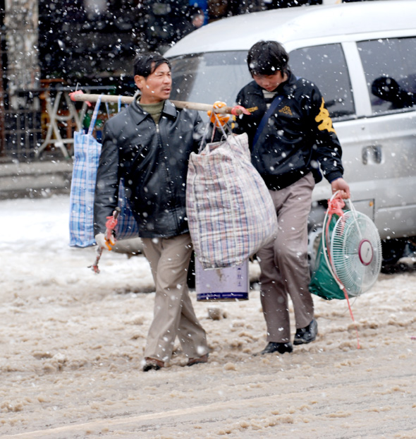 风雪 返乡人 摄影 河边