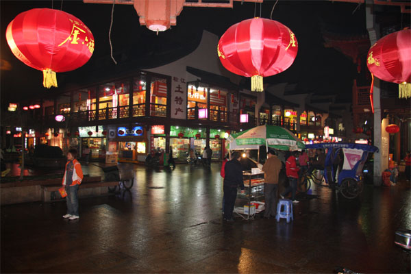 松江庙前街雨中夜景 摄影 广义