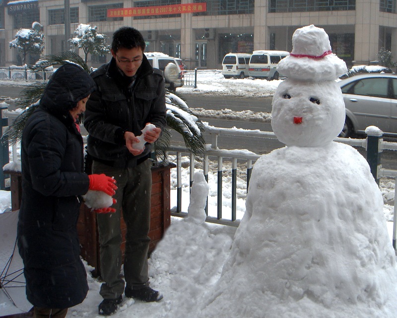 堆雪人（憨豆先生） 摄影 叶韵