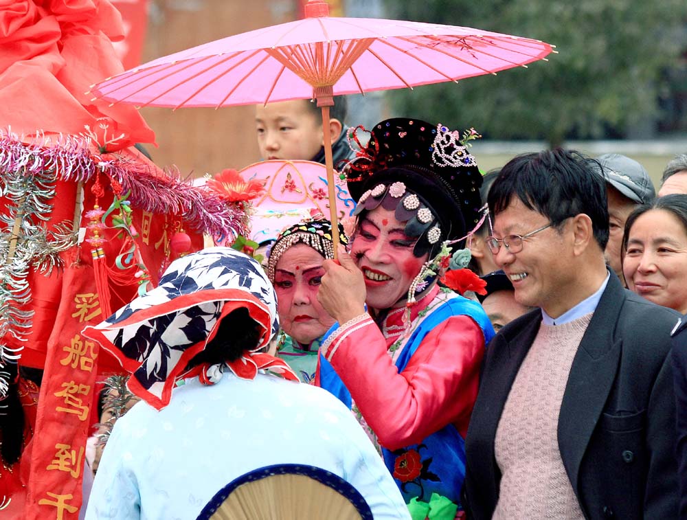 元宵灯会  民间艺人的悄悄话 摄影 古峰