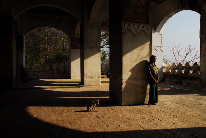 倚栏少女. Mandalay  hill. 摄影 慢吞吞