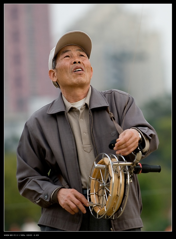 放风筝的老人 摄影 掌牛人