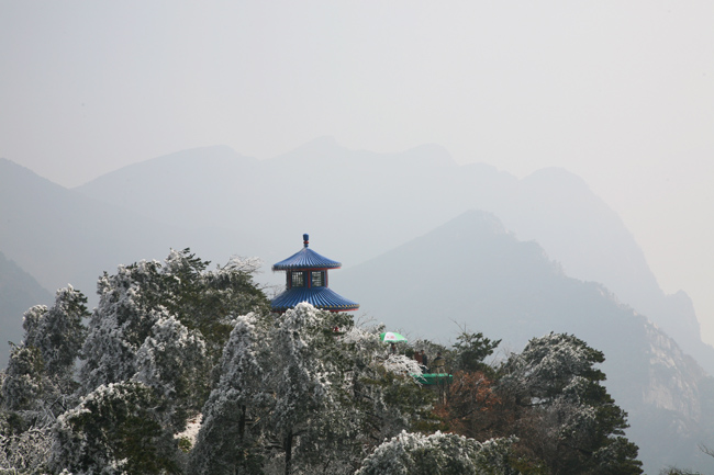 庐山毛公山 摄影 甲由田