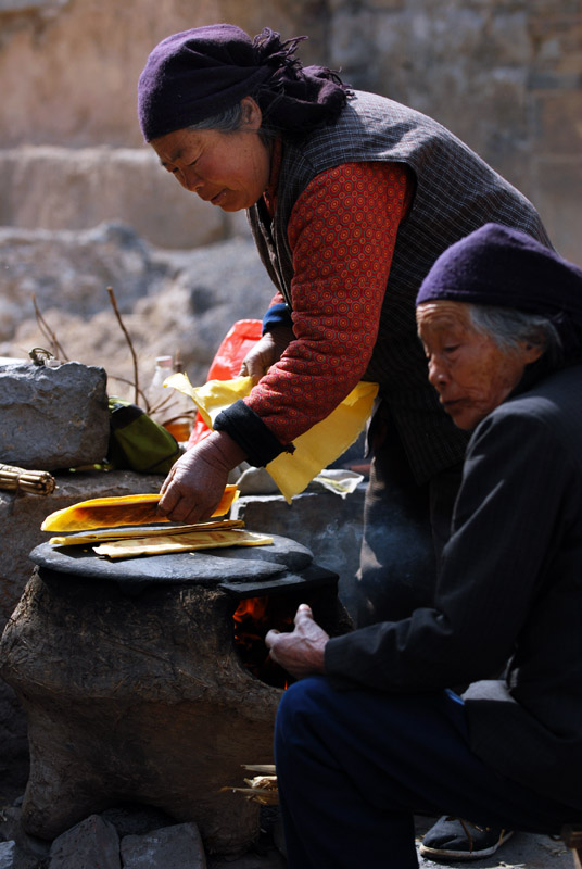 烙煎饼 摄影 布衣山农