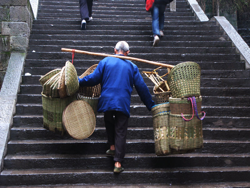 竹器挑卖风雨里 摄影 快乐瞬间