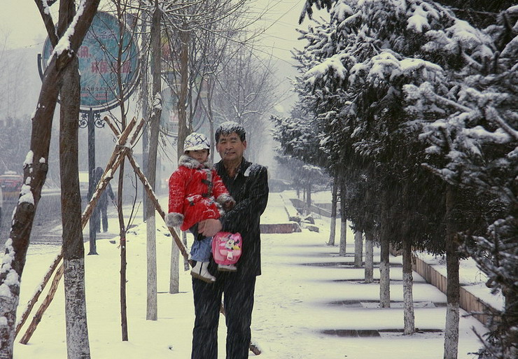 祖孙情 摄影 龙江雪