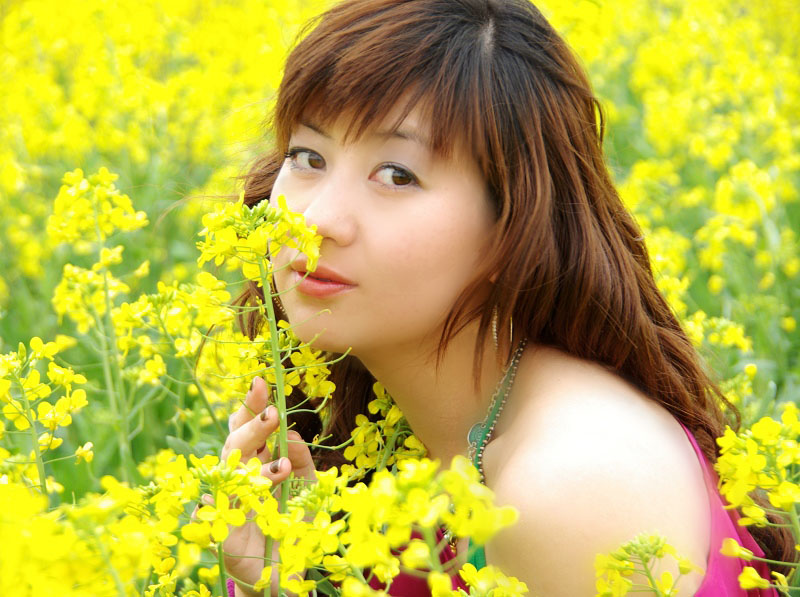 黄花闰女----婷女郎！ 摄影 蓦回首