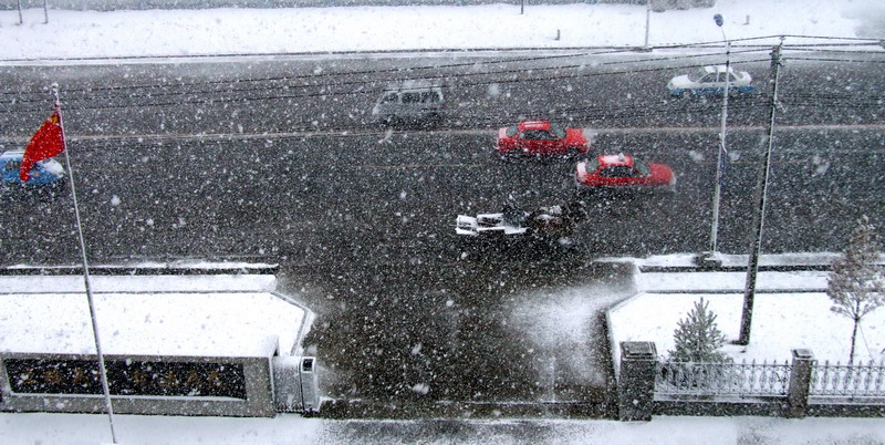 《 三 月 雪 中 行 》 摄影 腊月乡石