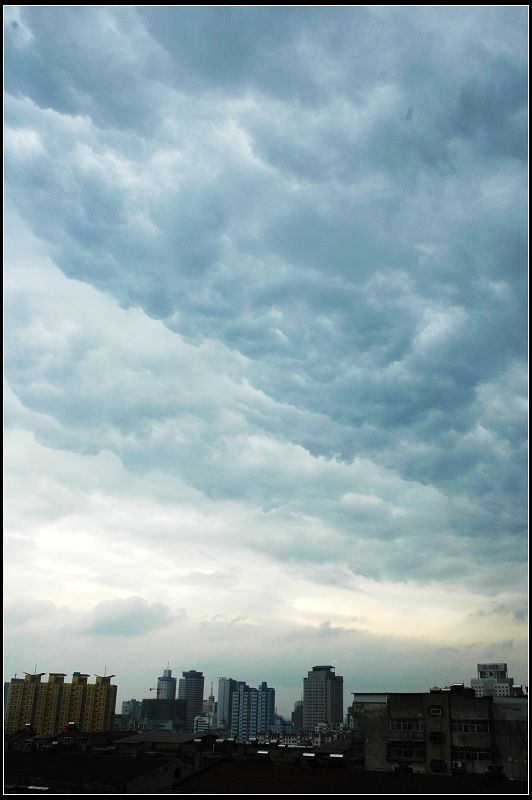 山雨欲来风满楼 摄影 秋风烈马