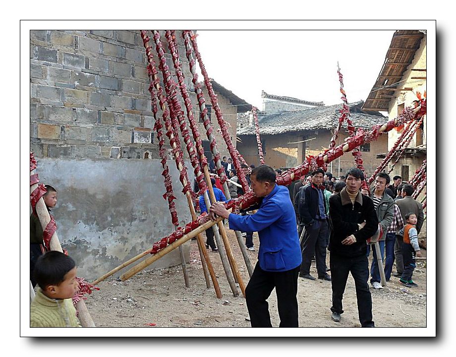 石上闹元宵--准备 摄影 华厦神膺