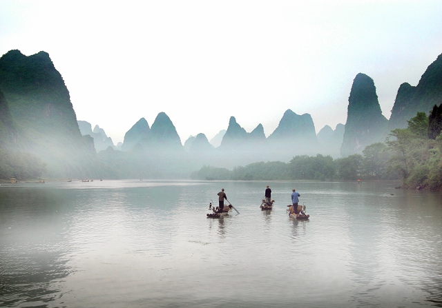 云雾飘渺漓江景 摄影 水清石