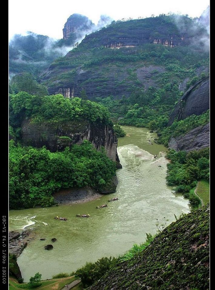 武夷山-----轻舟过万山 摄影 梨花雨