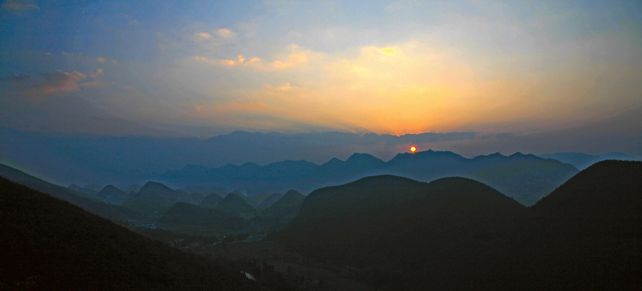 七曜山夕照 摄影 尹成