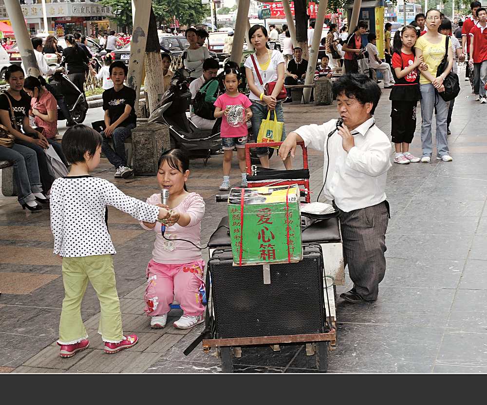 爱心要从娃娃抓起 摄影 西部摄驴