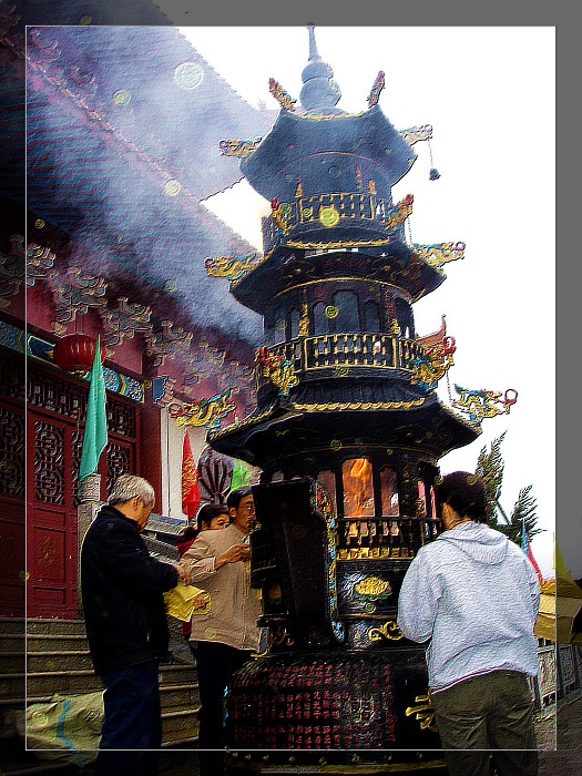 为5.12汶川地震中殉难的同胞祈祷 摄影 天天好心情zh