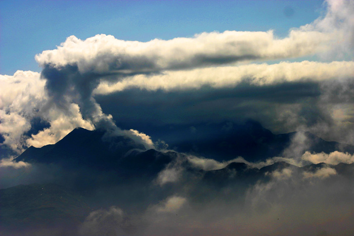 巫山“云神” 摄影 巫峡江边人