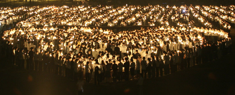 汕头大学万人烛光为灾民祈福 摄影 maka