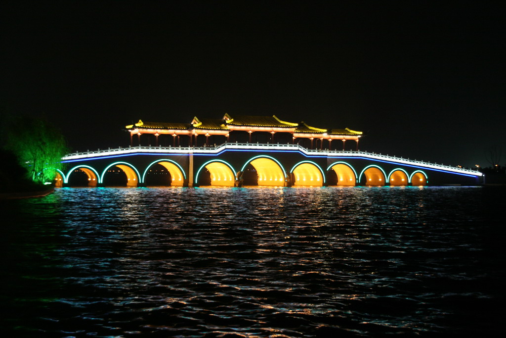 李公堤夜景 摄影 纵马观花