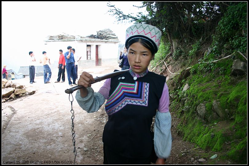 担水的哈尼族女 摄影 阿民