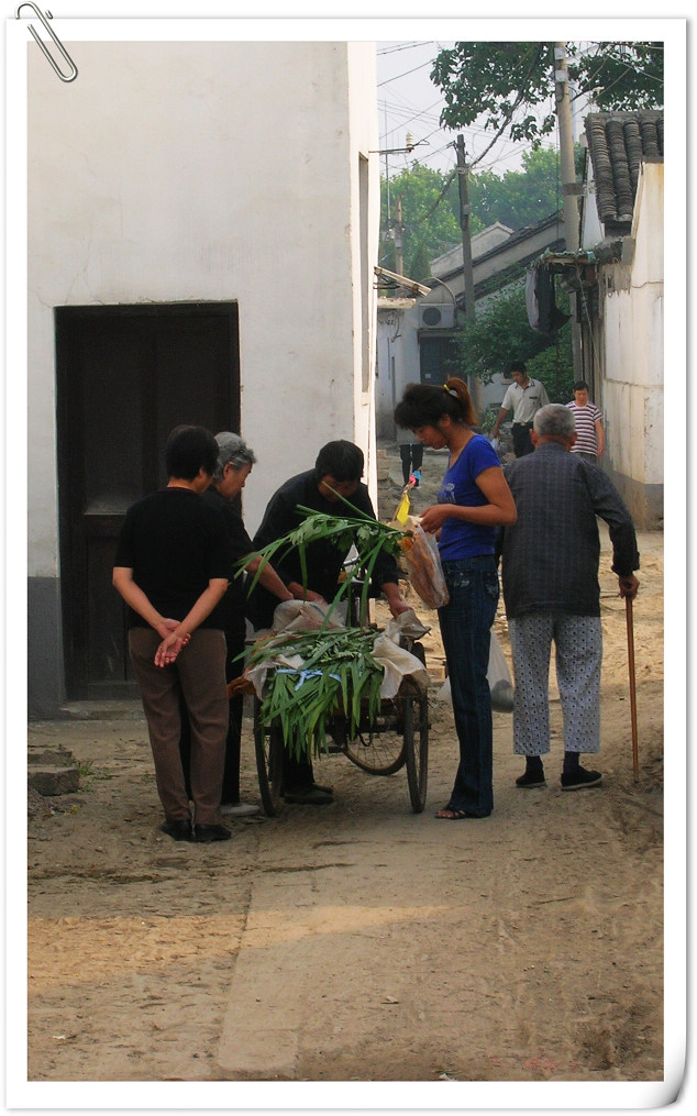 端午节--买艾叶菖蒲挂家中僻邪驱瘴 摄影 龙马先生