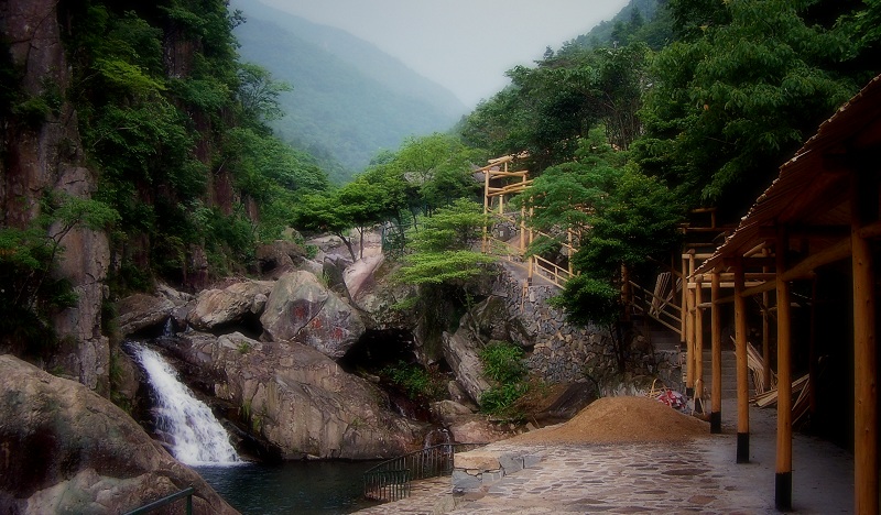 天目山大石谷 摄影 高山松