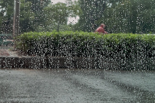 窗外下着雨 摄影 黔之驴