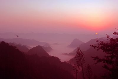 朝阳映群山 摄影 勤路